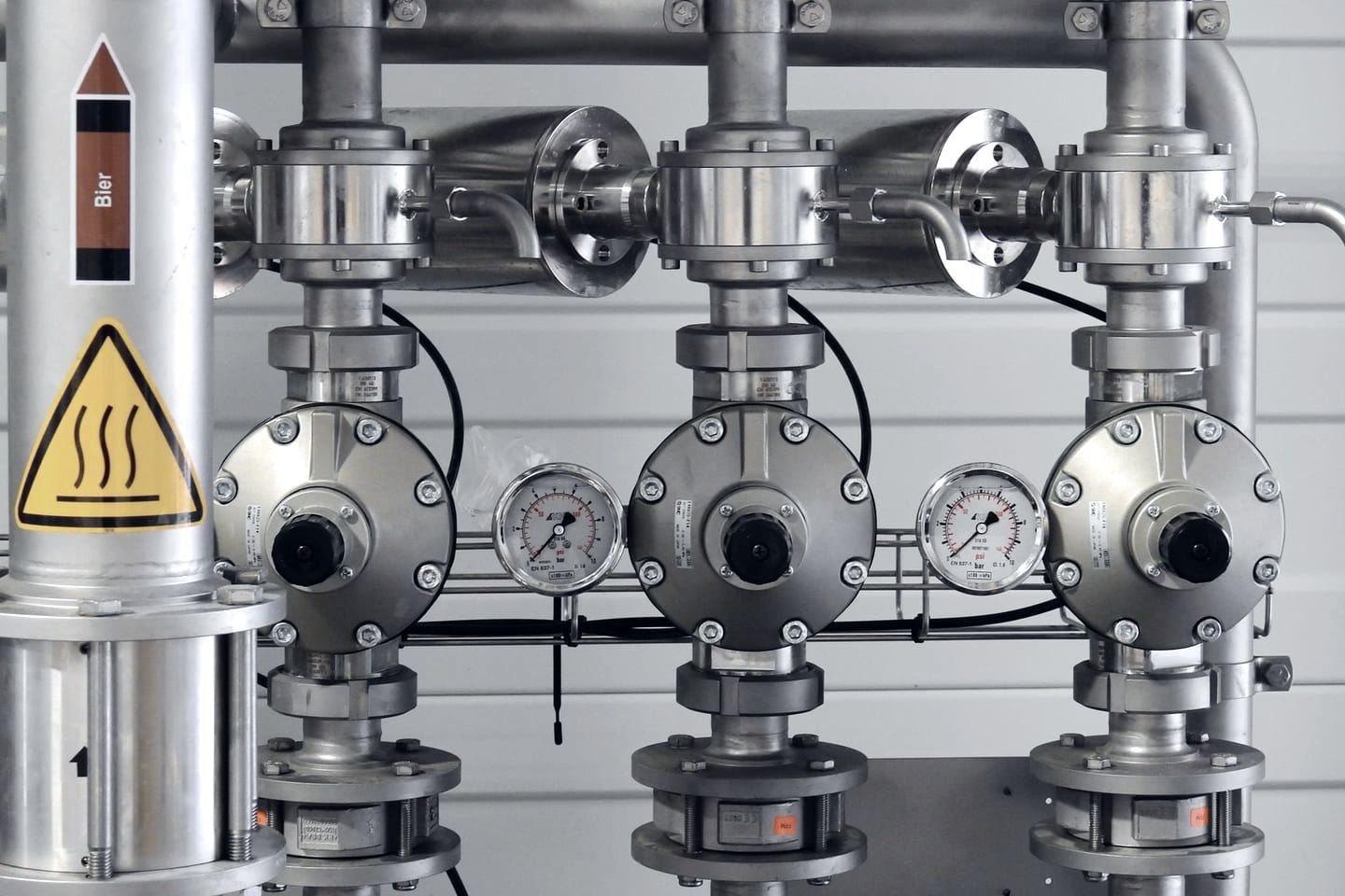 Pressure assemblies